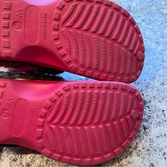 CROCS Hot Pink with Pink Plaid Fleece Lining 5 - Picture 10 of 11